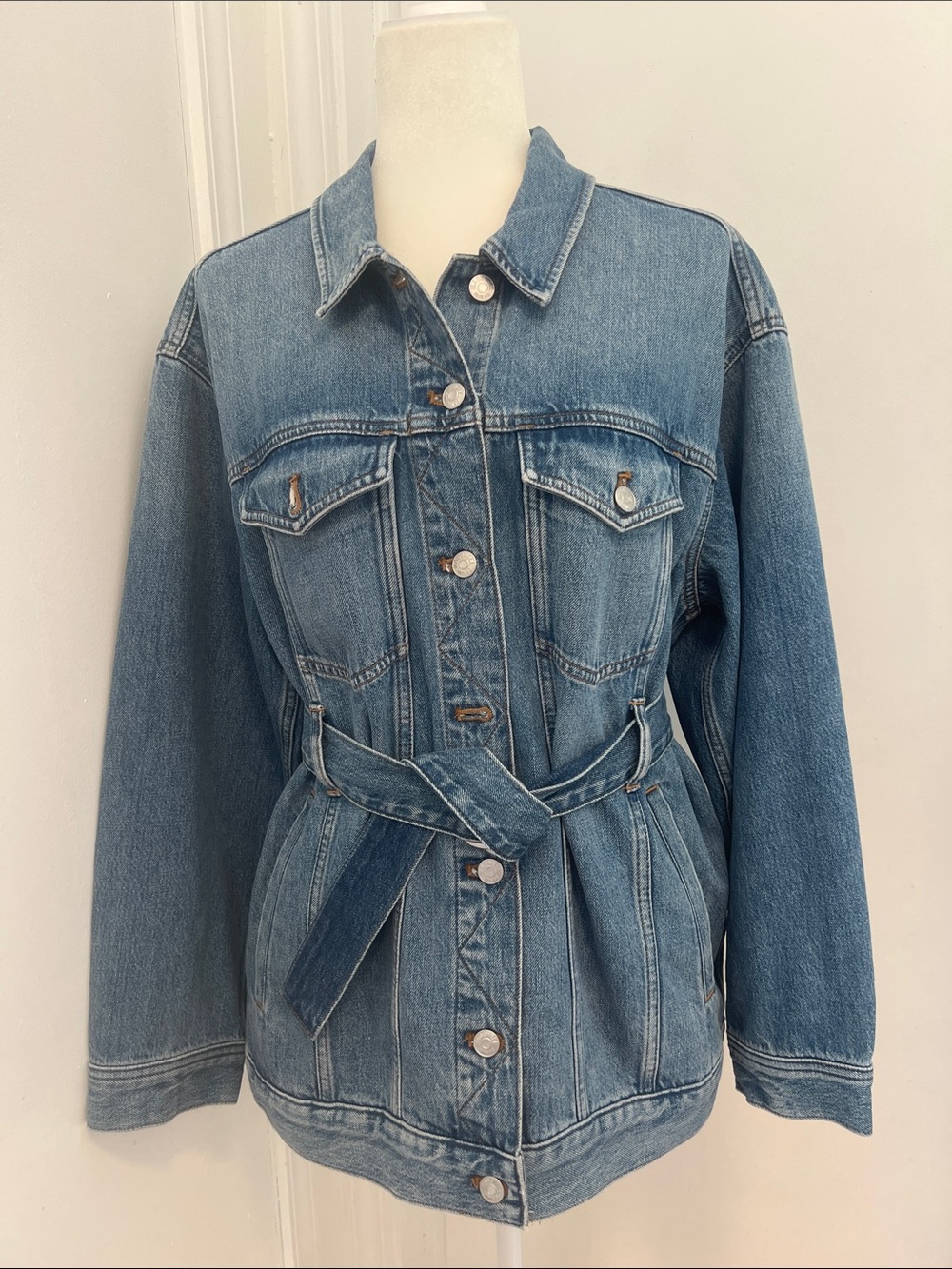 Madewell Belted Oversized Trucker Jean Jacket - Medium - Reston Wash - Picture 3 of 7